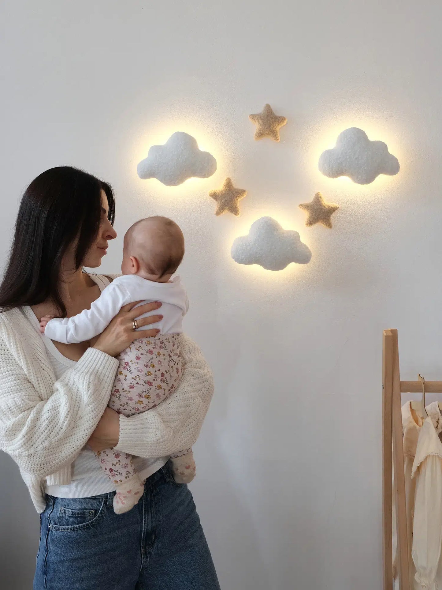 Cloud shaped night light set with decorative boucle stars – mother and baby in nursery with warm glowing wall lights
