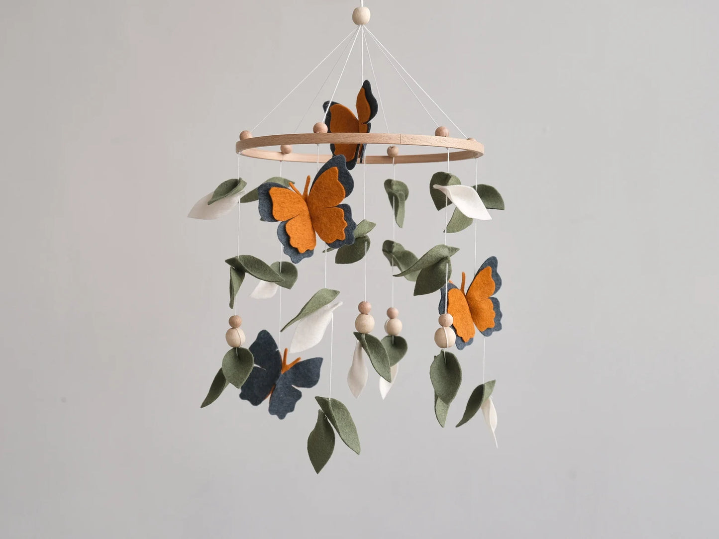 Felt baby mobile with monarch butterflies, leaves and wooden beads – nature crib mobile